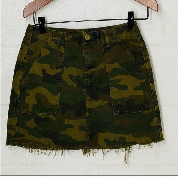 Blank NYC Camo Skirt size 6 NWT - Picture 3 of 8